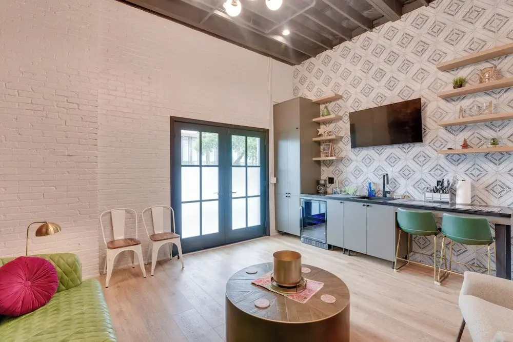 Walk to Strand Historic District: Stylish Dtwn Gem