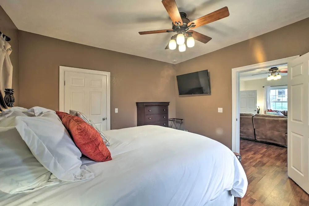 Riverfront Arkansas Retreat Near Fishing & Hiking!
