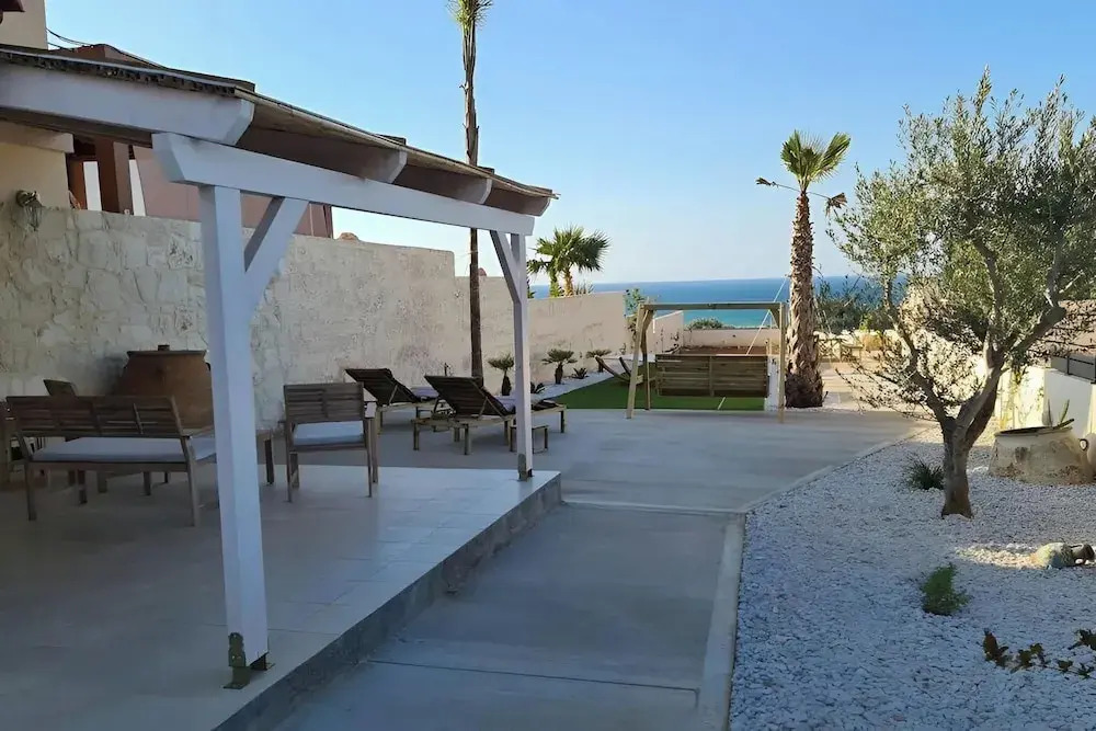 Zoi's SeaView House
