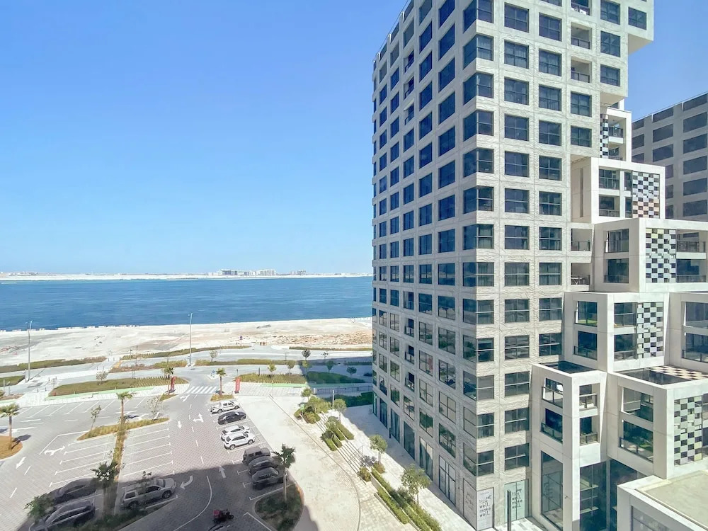 Silkhaus Chic Studio Private Beach Pixel Tower