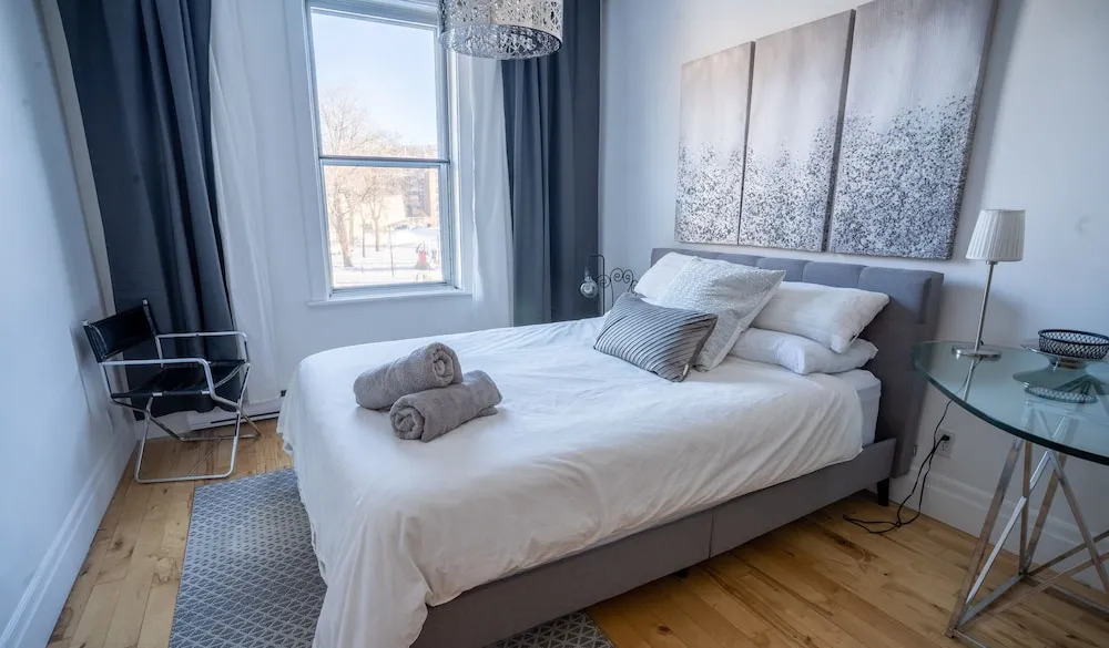 SUPERB 1 Bed Apt. Steps Away From Metro