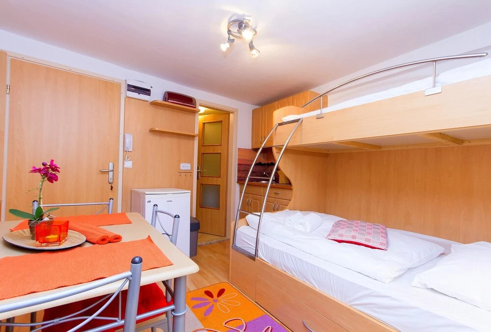 La Vela Guest House AK