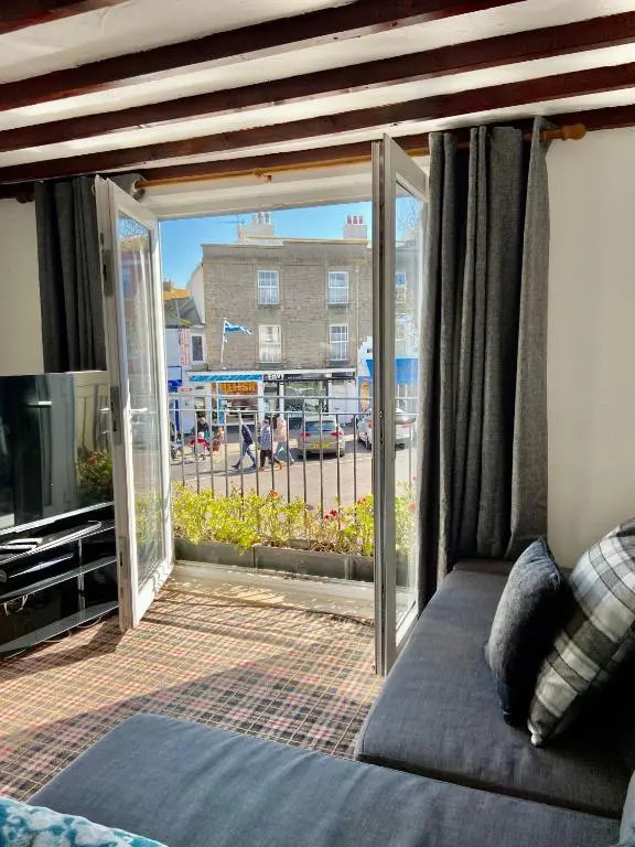 Teign Townhouse within reach of the beach