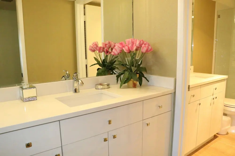 Gulf And Bay Club- F105 Beautiful Unit And Great Location! 2 Bedroom Condo