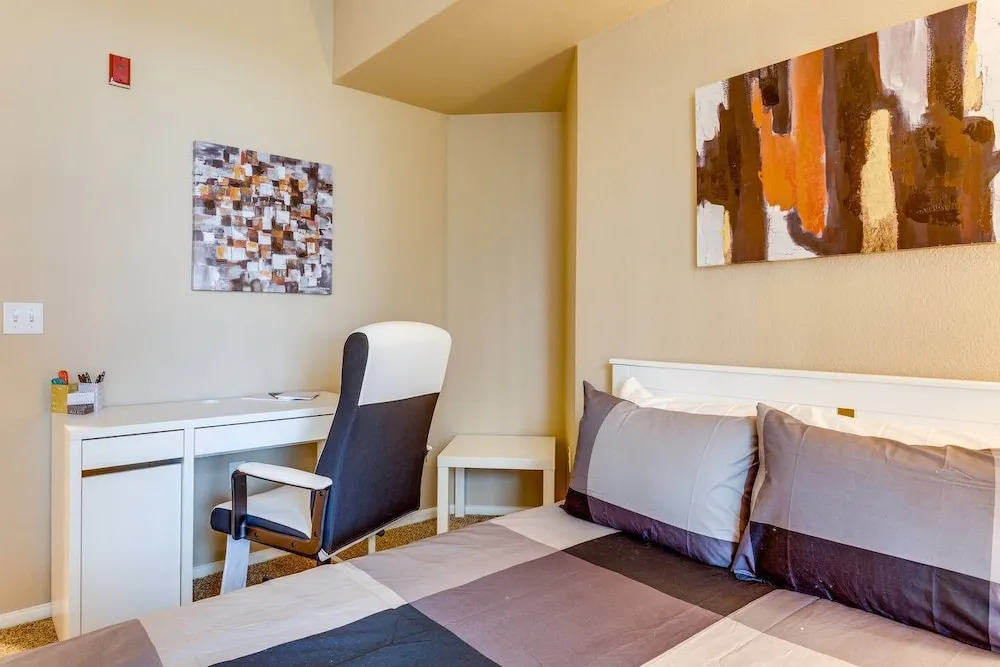 Moved Out - Ten01 2231