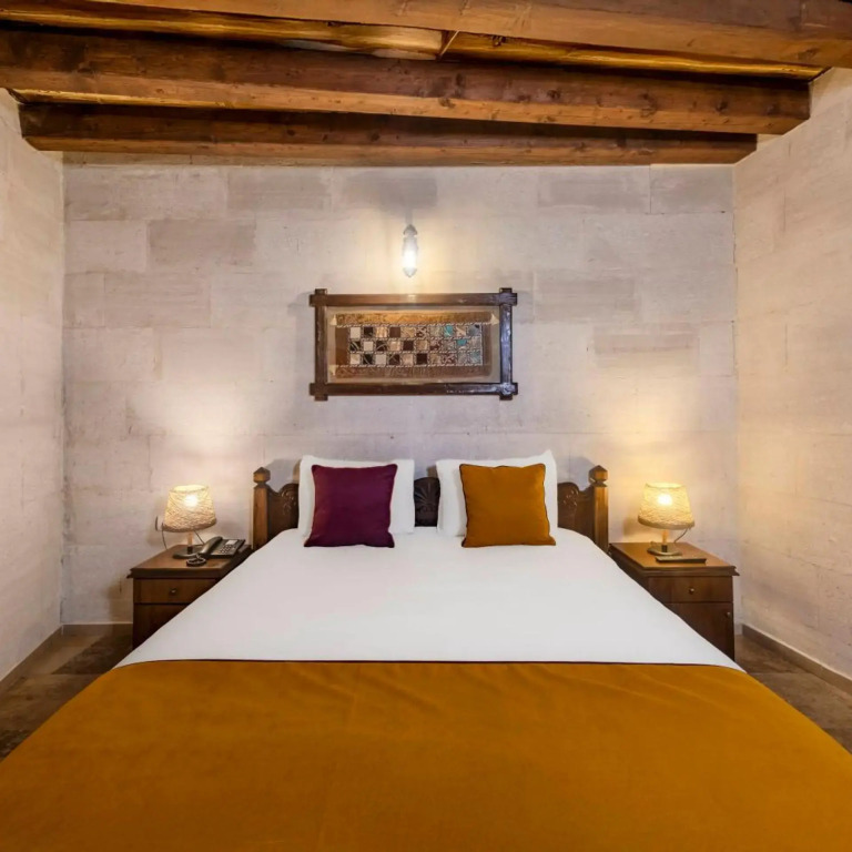 Elite Cave Suites
