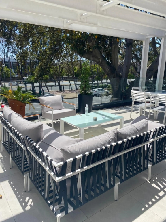 Trendy 2 bedroom apartment in Greenpoint, Cape Town.