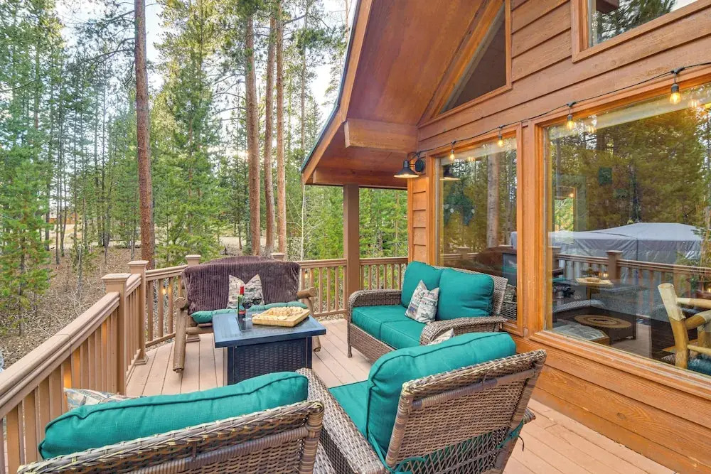 2 Mi to Rocky Mountain Nat'l Park: Cabin w/ Views