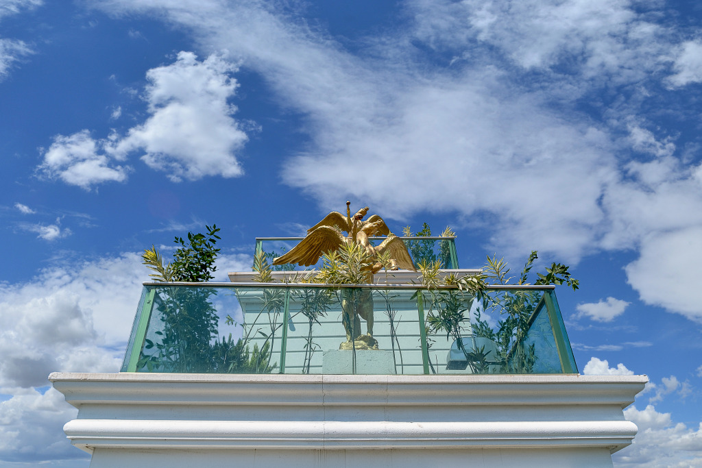 HOTEL S WHITE