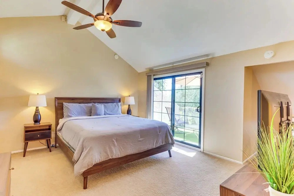 Resort-style Palm Springs Townhome w/ Pool Access
