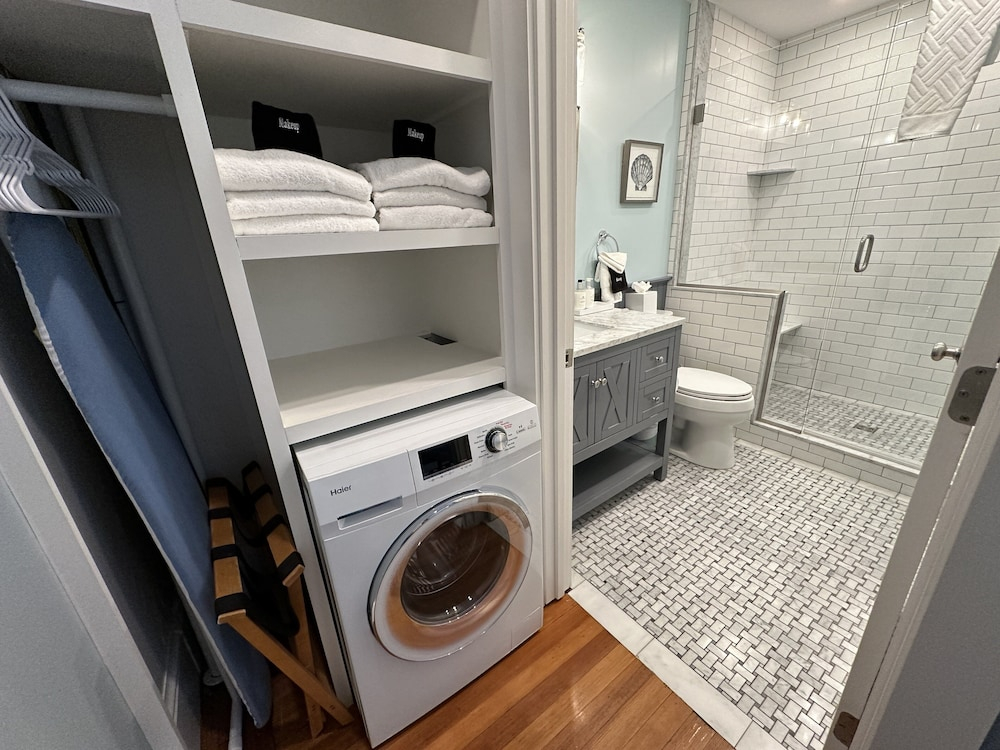 Spacious Suite 1 Bed/ 1 Bath/ Pullouts Sofas - Unit 5 1 Bedroom Apts