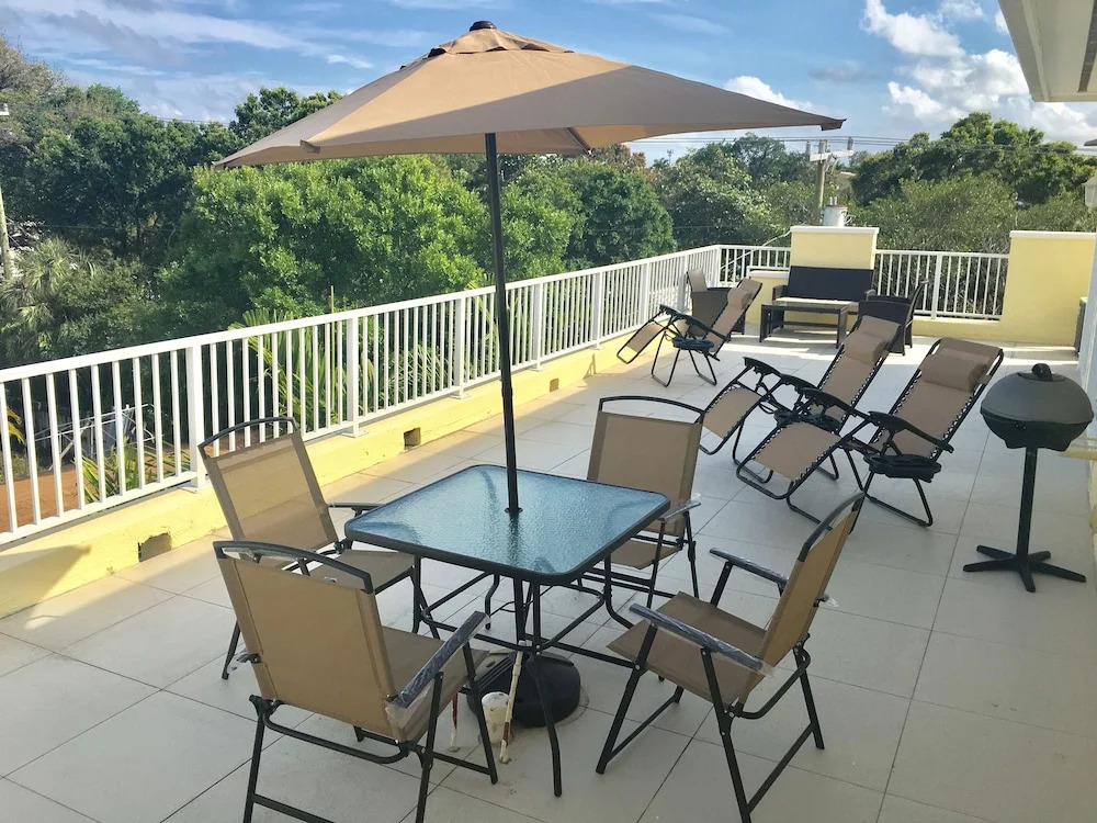 4BR Townhouse 320 by Ideal Experience VR