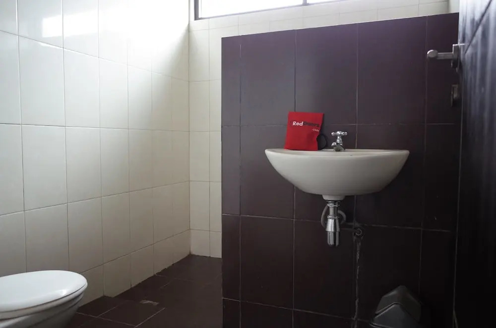 RedDoorz near Taman Kota Lapang Merdeka Sukabumi