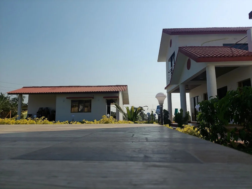 Berryl Resorts