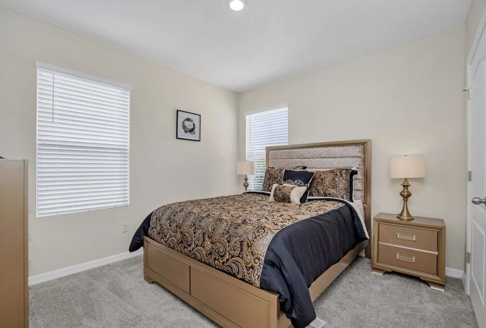 6 Bed 4 Bath Solterra Beautiful Home! 6 Bedroom Villa by RedAwning