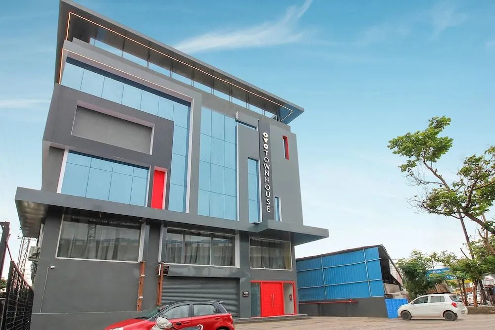 Oyo Townhouse 151 H Square
