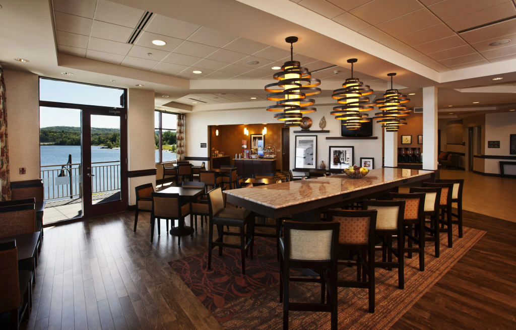 Hampton Inn Marquette-Waterfront