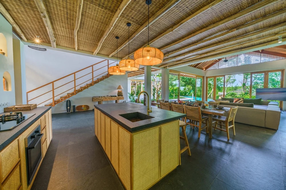 Villa Kauh - Luxury Tropical 5BR Villa