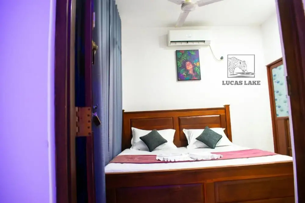 Yala Lucas Lake Hotel