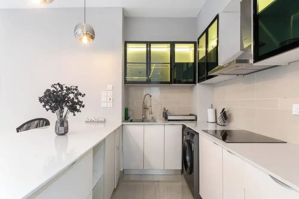 Chic Waterfront 2BR in Lekki Phase 1 - 5 Star Apt
