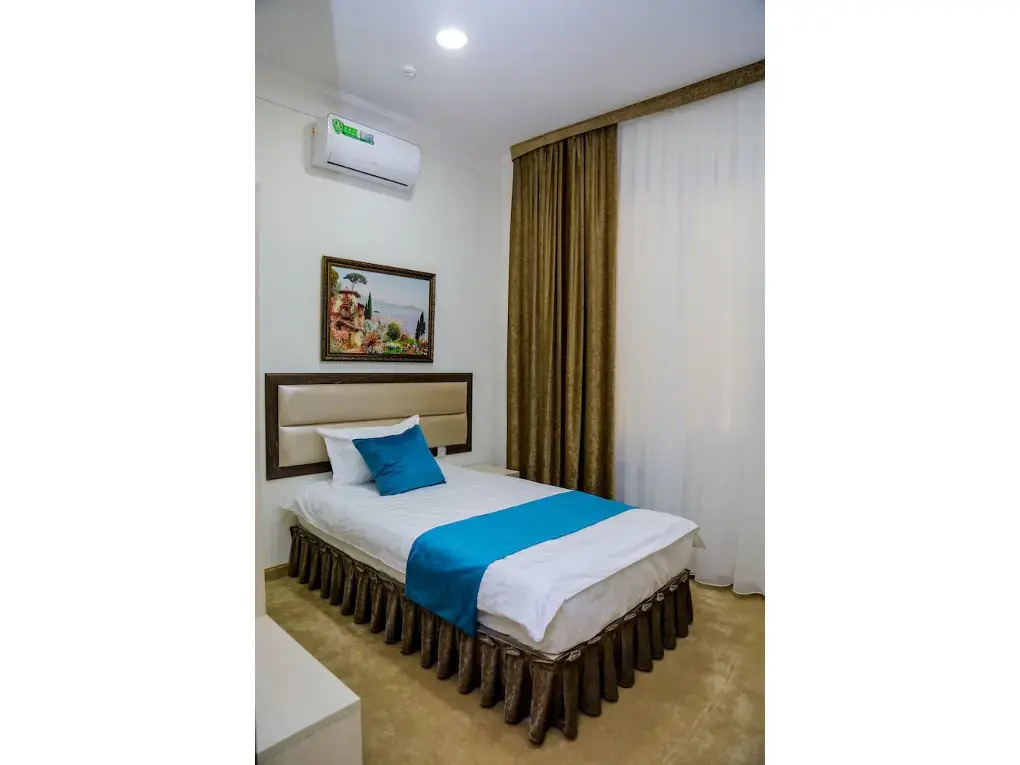 HOTEL GLOBUS