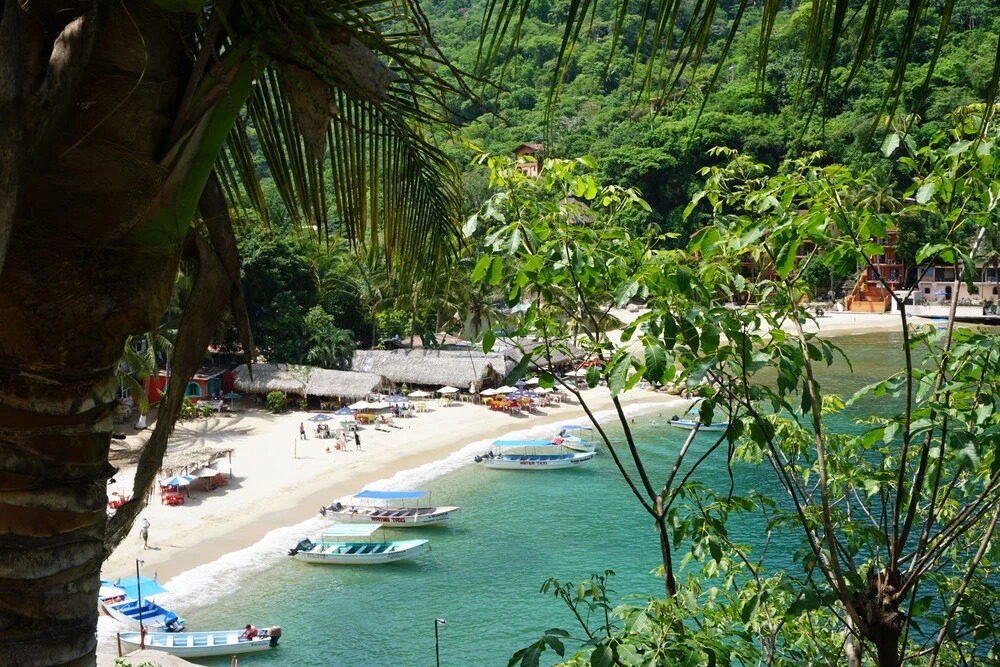 Fully Staffed, Beach frontage Luxury Villa