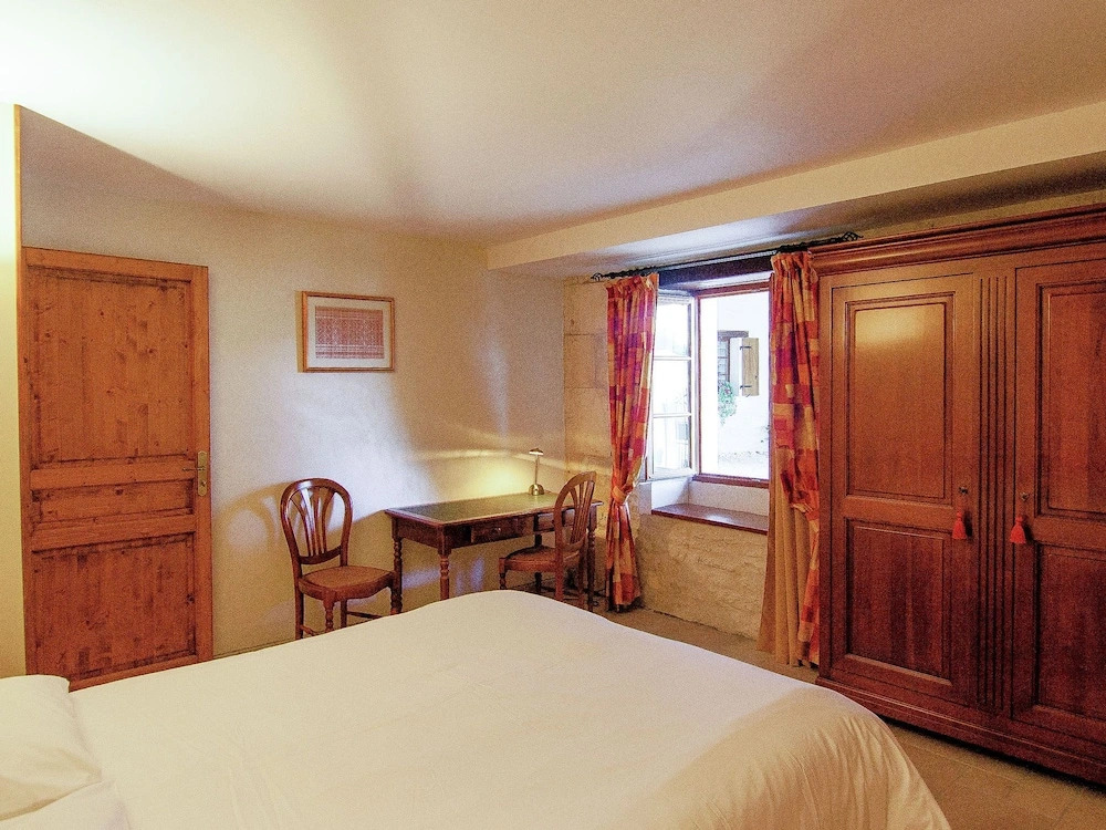 Luxury Apartment With Terrace, Sauna, Tennis, and Heated Pool