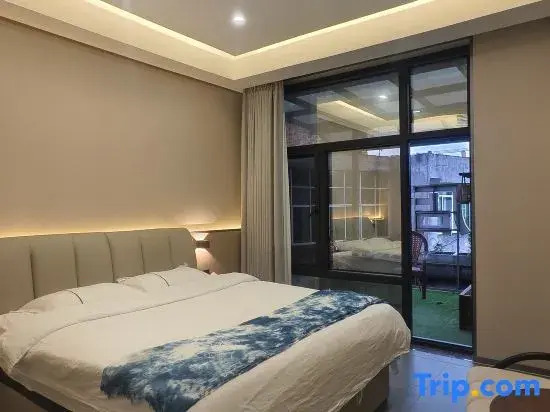 Yichun Xincirun Theme Hotel