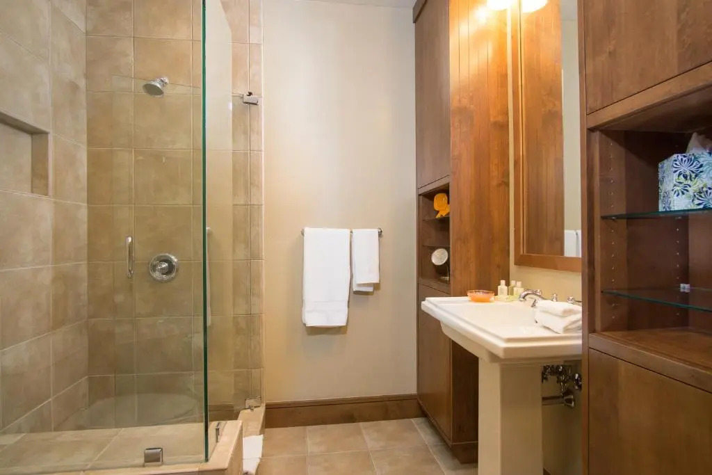 2 Bedrooms w/ Large Loft + 2.5 Baths