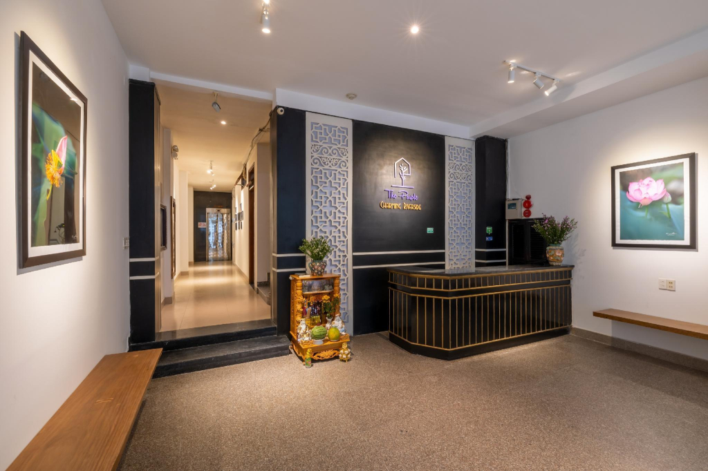 Charming Riverside Hotel