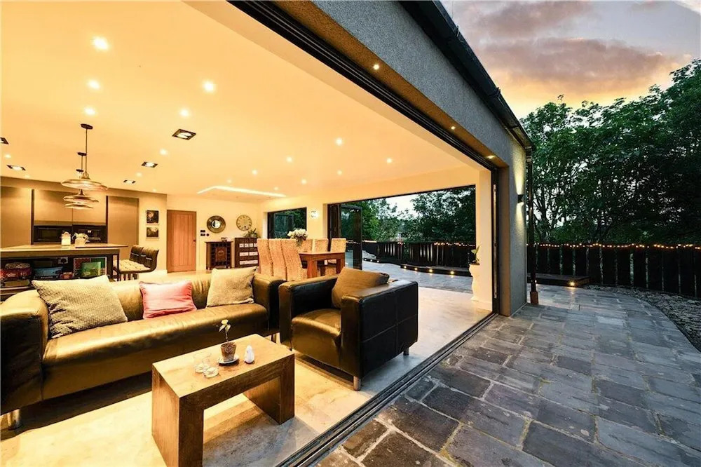 Designer Villa With spa and Magical Views, 5 bdr