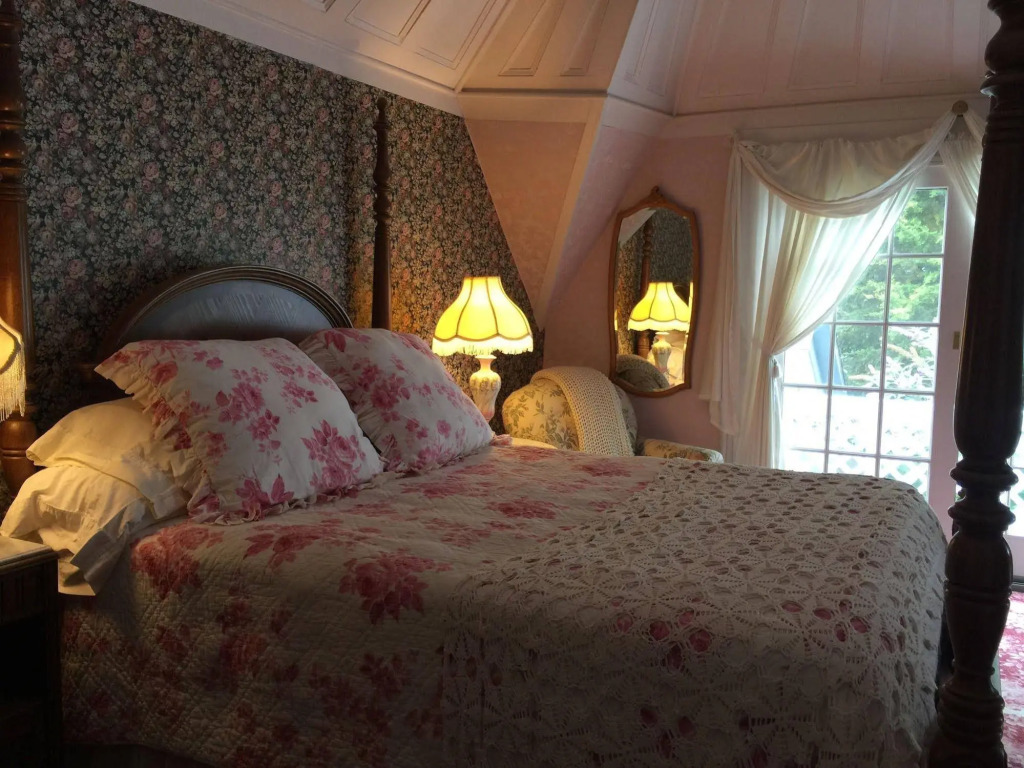 Shaw House Inn