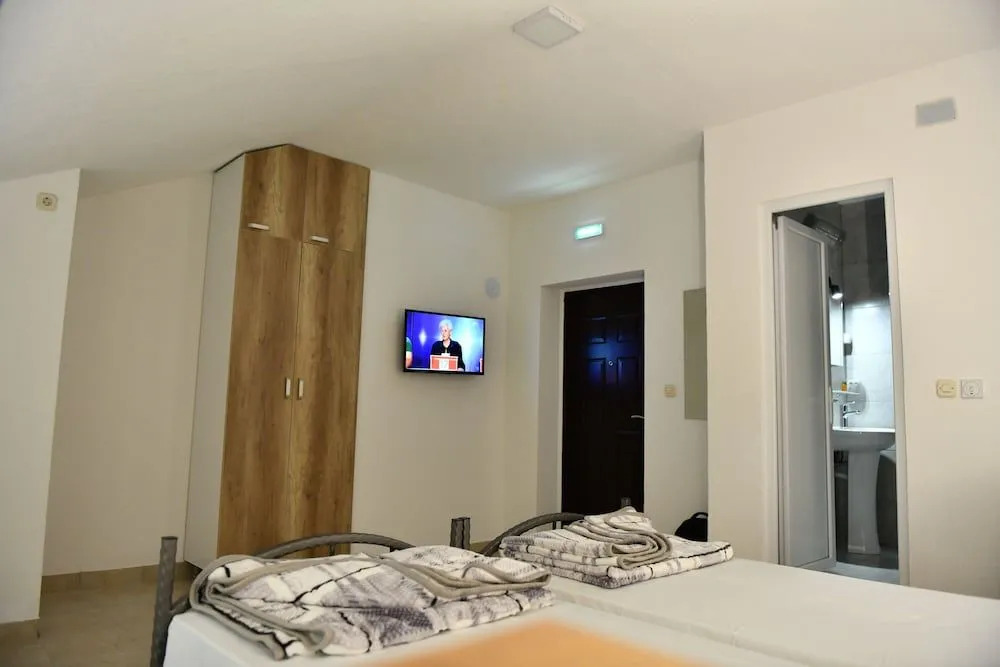 Hostel & Apartments Academy