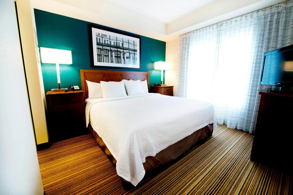 Residence Inn by Marriott Mississauga-Airport Corporate Centre West