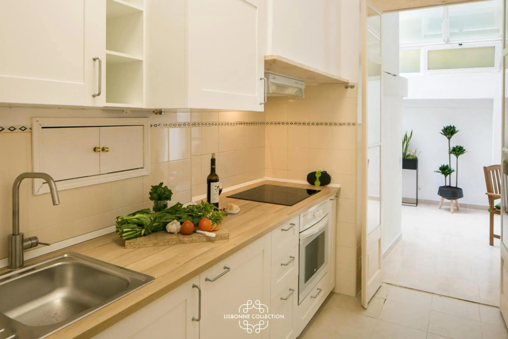 Historical Central Apartment with Interior Terrace 62 by Lisbonne Collection