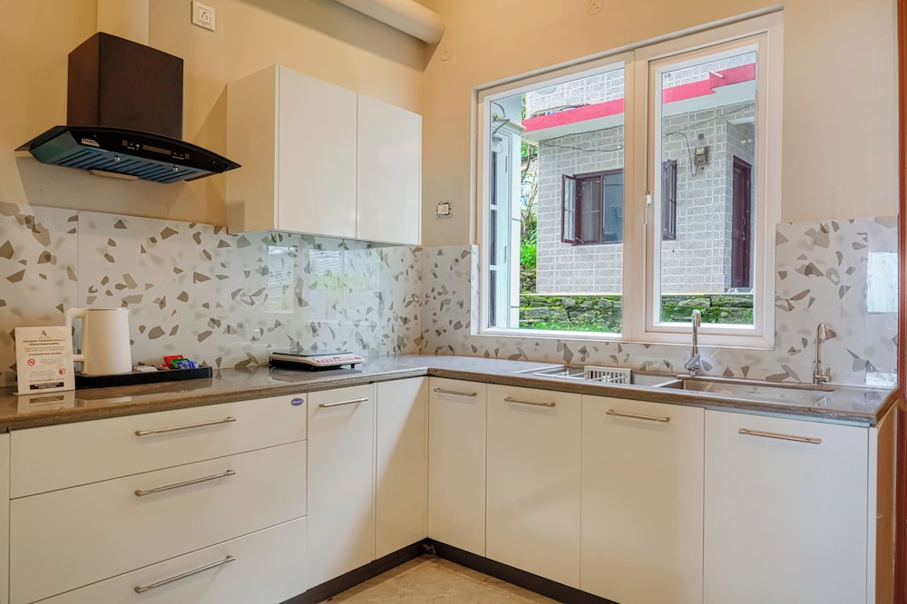 Alaya stay Dochi 4BHK apt with Hill View