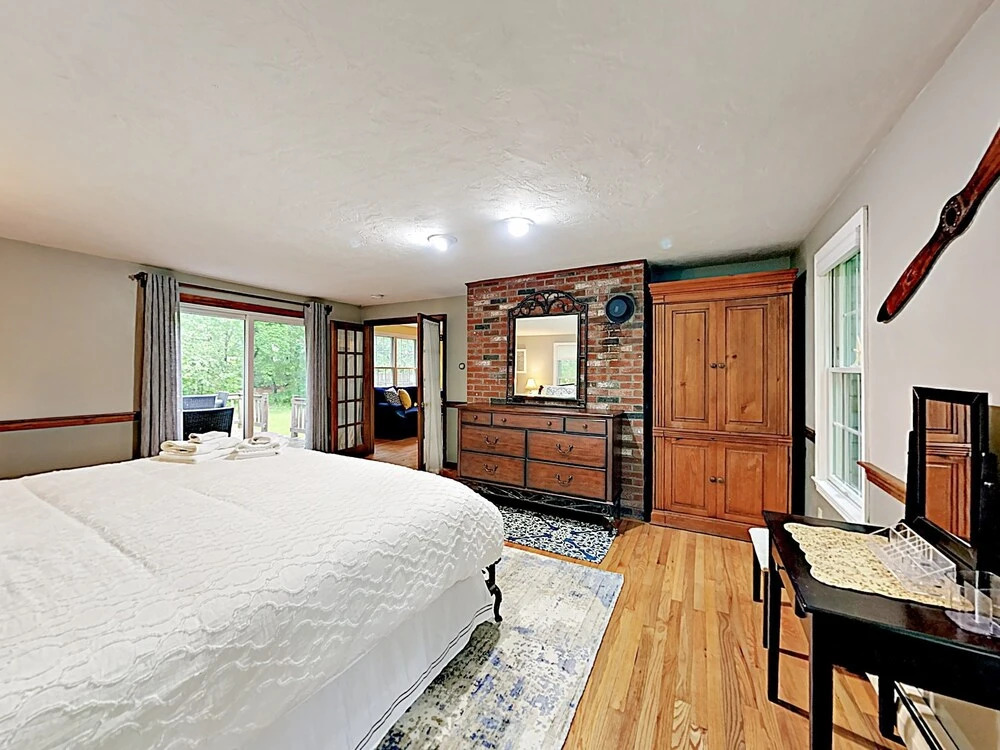 Quiet Family - 4 Br Home