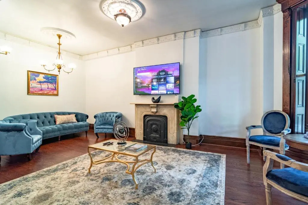 Luxurious classic Gold coast villa for 12 guests
