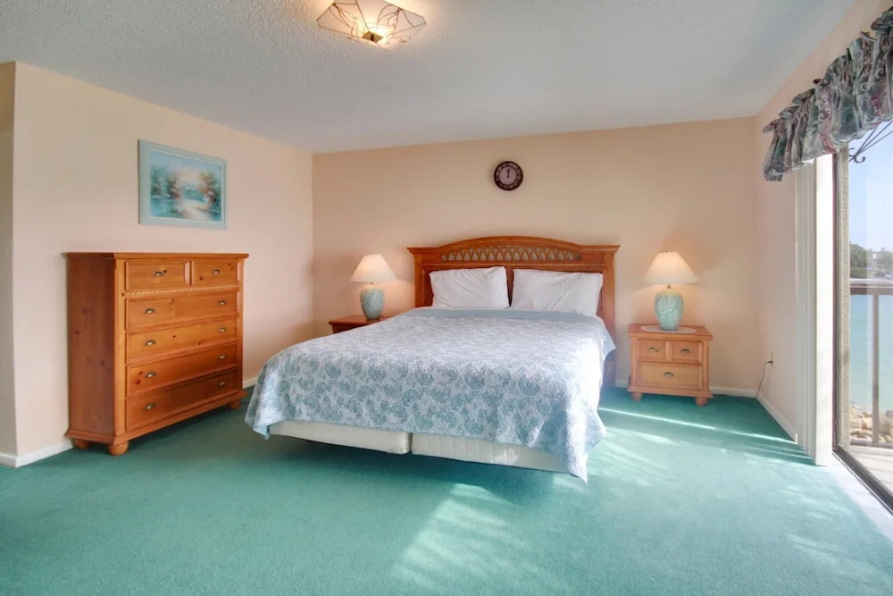 Land's End 301 Building 6 Beachfront / End Unit / Large Balcony!