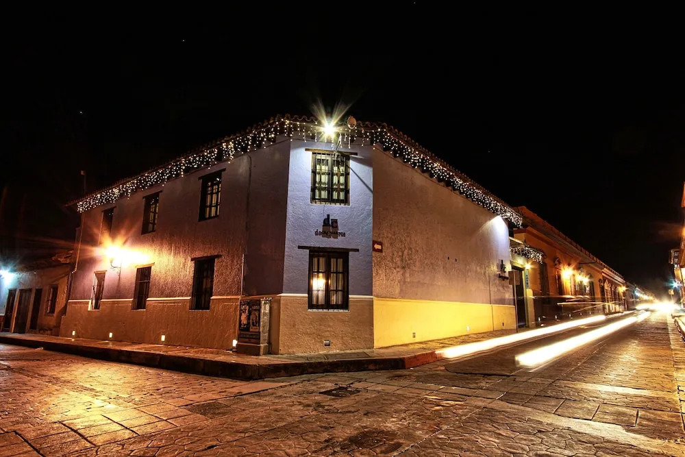 Docecuartos Hotel