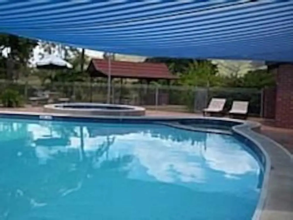 Moura Caravan Park