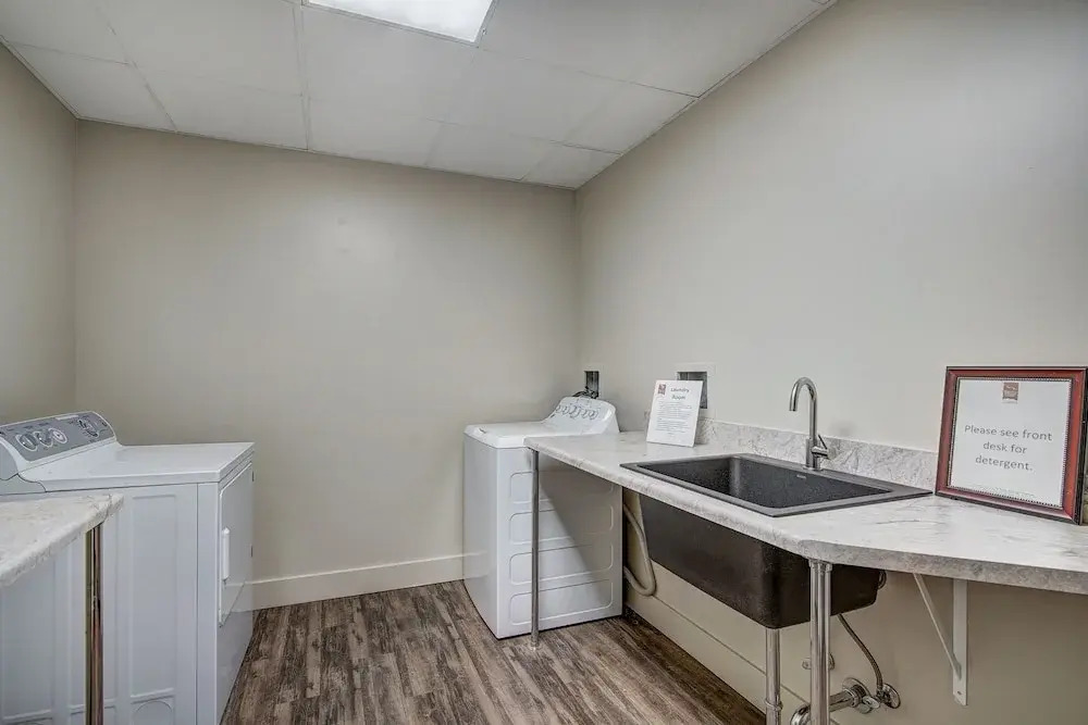 Spacious Upstairs Townhome With Private Garage 2 Bedroom Condo