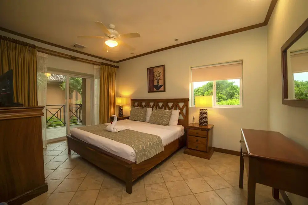 Veranda 3B 2 bedrs second floor by Stay in CR