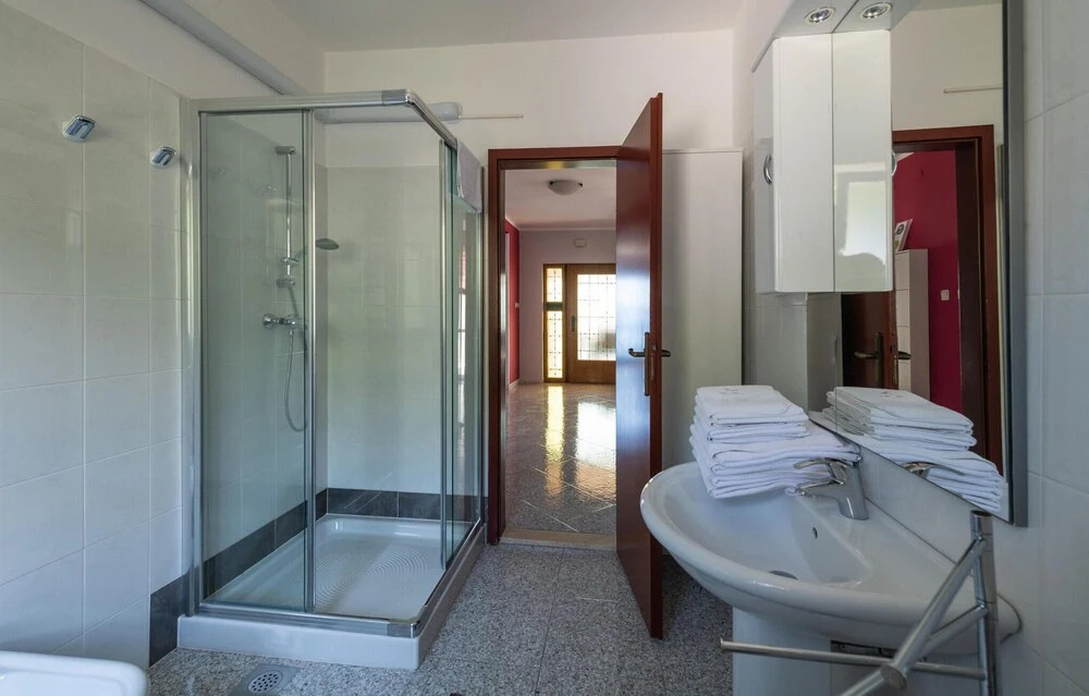 Beautiful Home in Ravni With Wifi and 3 Bedrooms