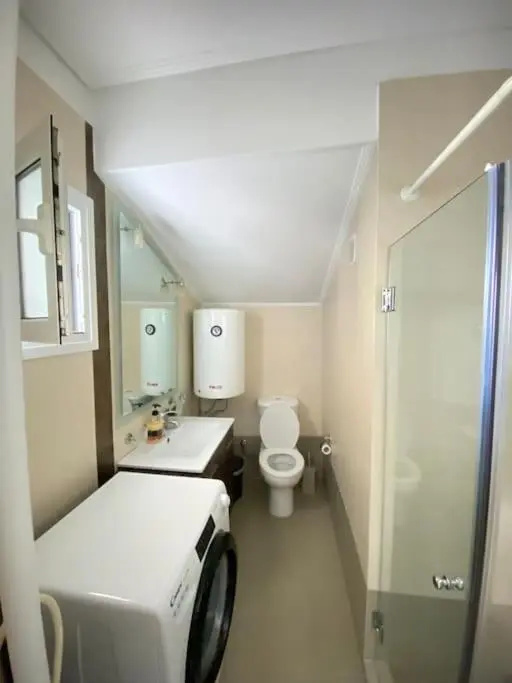 Cozy 2 Room Apartment With Garden near Athens Air-Port