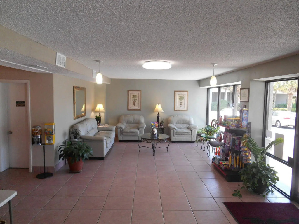 Tropical Seas Hotel