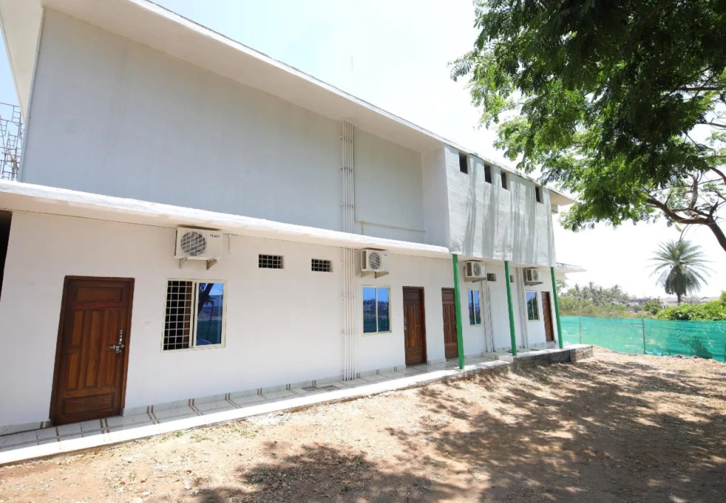 C Seasons Inn By OYO Rooms