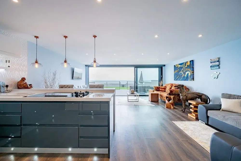 Beach View Breeze Family Holiday Home on the Shore