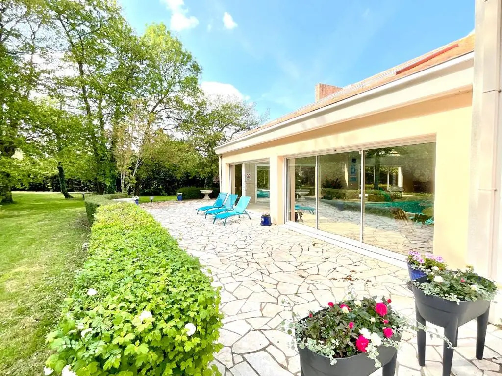 Les Jardins de la Muse, piscine couverte, spa et fitness
