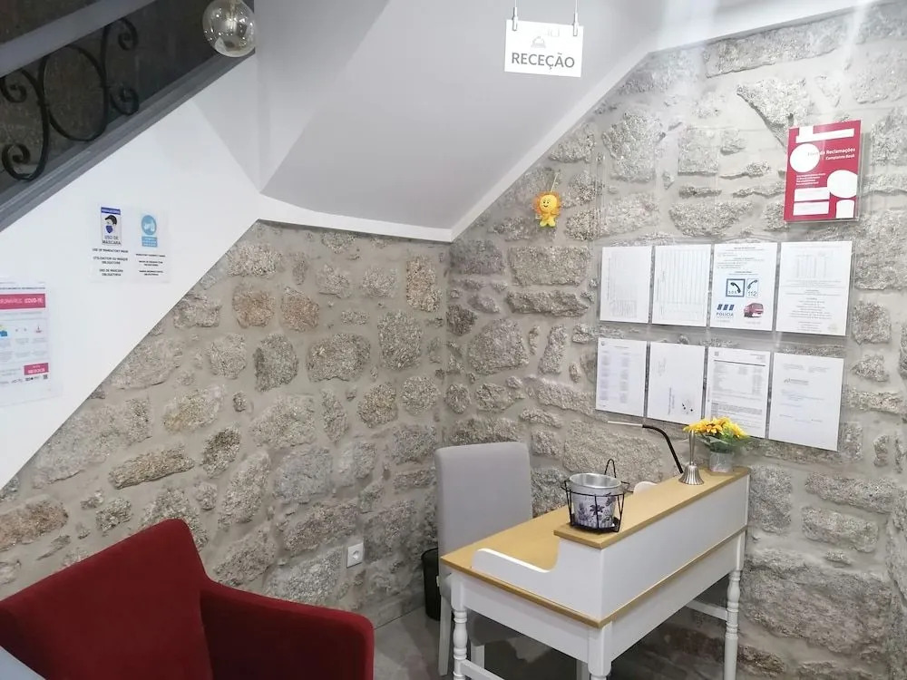 ALOJAMENTO GIRASSOL - Guest House - Quarto com casa de banho privativa